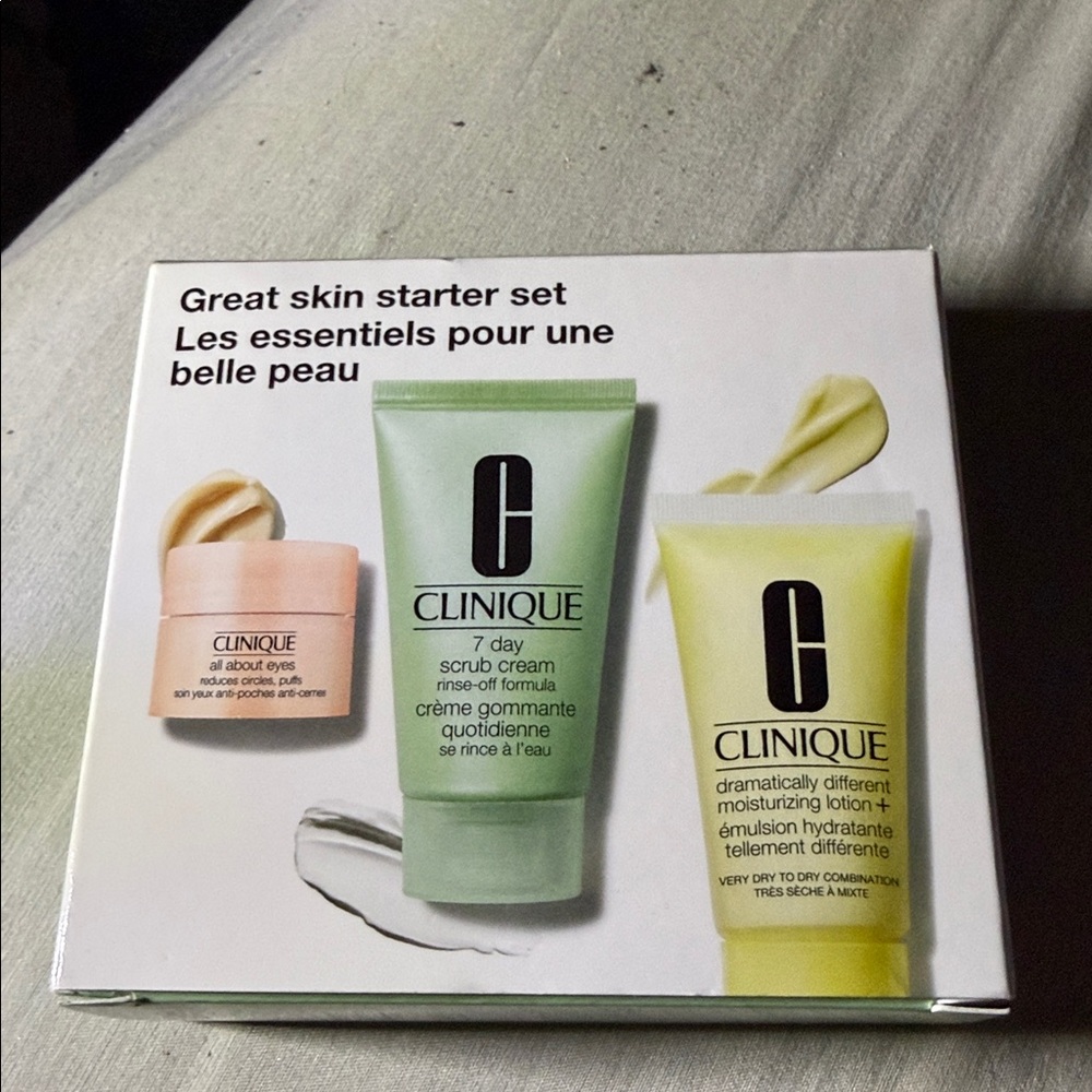 Clinique Skincare Set - Light Green